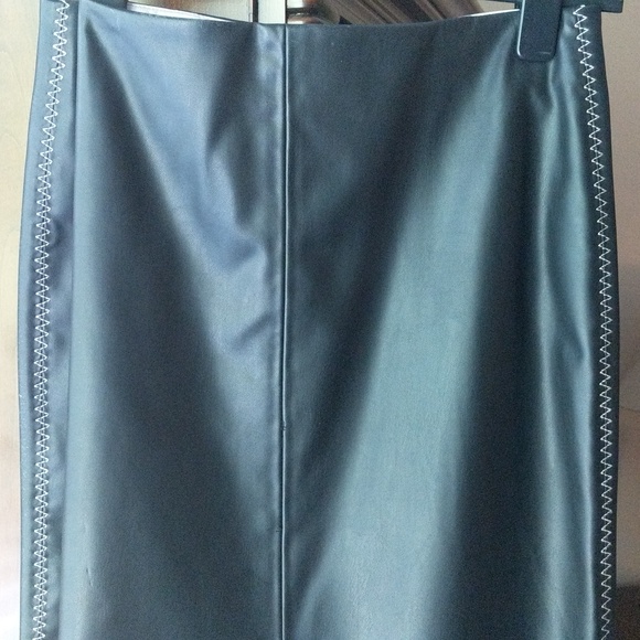 Zara faux leather pencil skirt - Picture 4 of 7